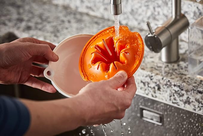 Fiskars Fruit Juicer, With Container, Diameter: 11.9 cm, Synthetic Material, Functional Form, White/Orange, 1016125