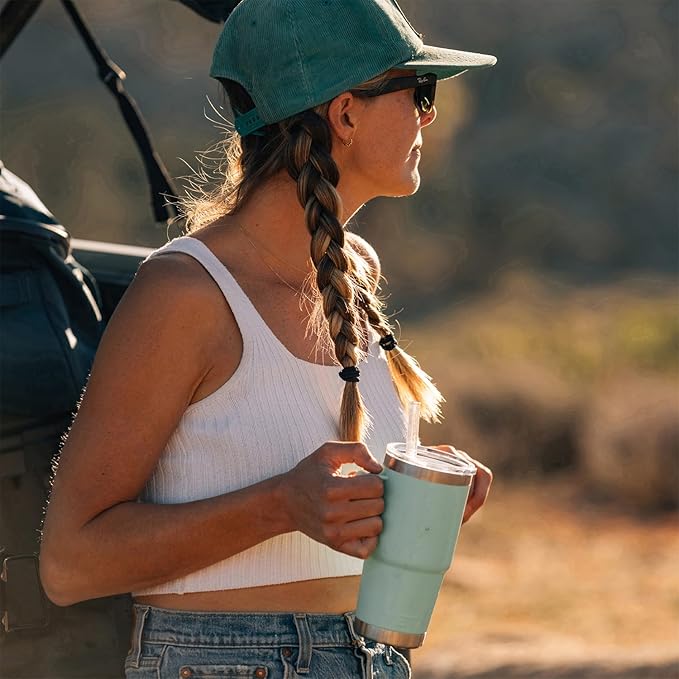 YETI Rambler 25 oz Tumbler with Handle and Straw Lid, Travel Mug Water Tumbler, Vacuum Insulated Cup with Handle, Stainless Steel, Big Sky Blue