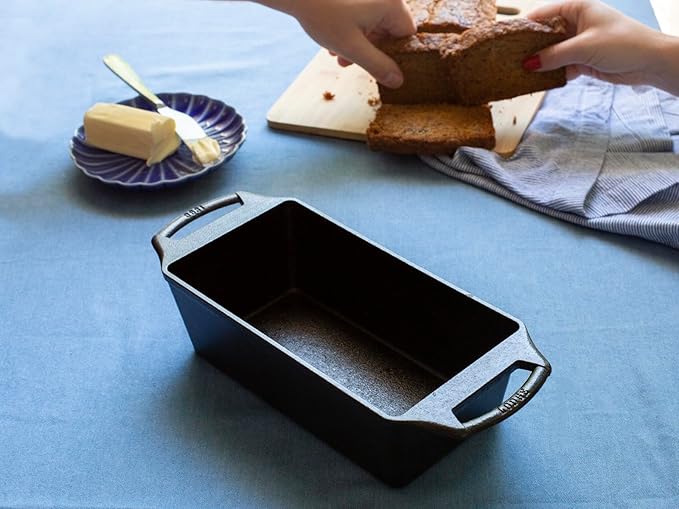 Lodge Seasoned Cast Iron Loaf Pan - Pre-Seasoned Rectangular Cast Iron Bakeware- Even Browning Bread Pan with Easy-Release Finish - PFAS-Free Non-Toxic Cookware - 8.5 Inches