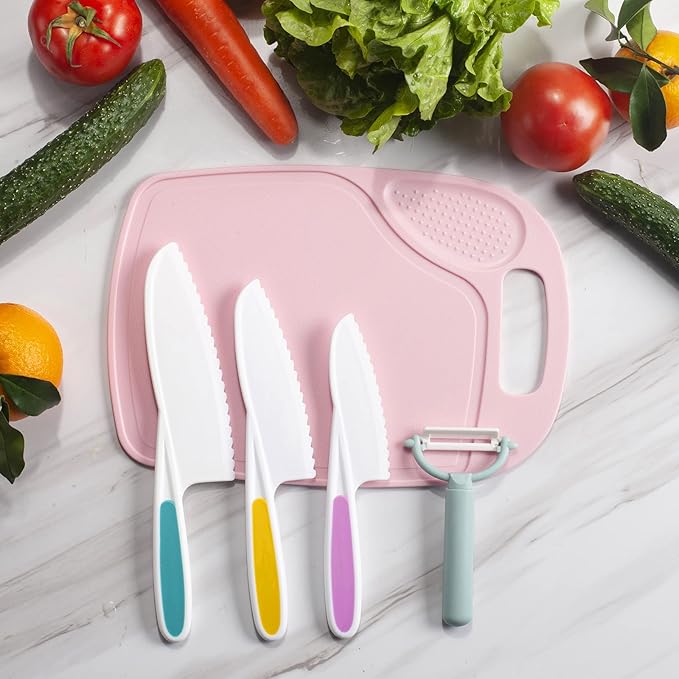 Plastic Fruit Knife Set with Cutting Board & Peeler: 5-Piece Safe Nylon Food-Grade Kitchen Kit for Safe Fruit & Veg Prep, Serrated Edges Lettuce Knife for Fruit, Bread, Cake, Salad
