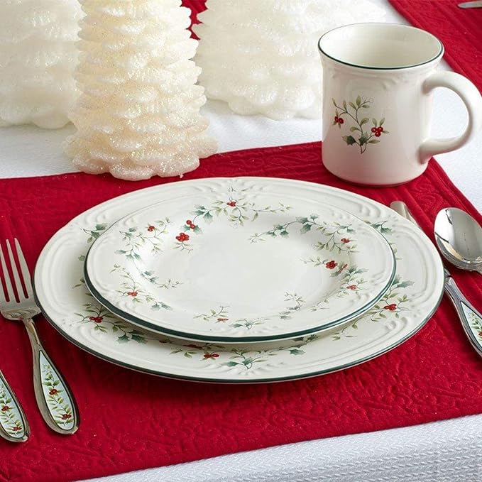 Pfaltzgraff Winterberry 10-1/2-Inch Dinner Plates, Set of 4, White