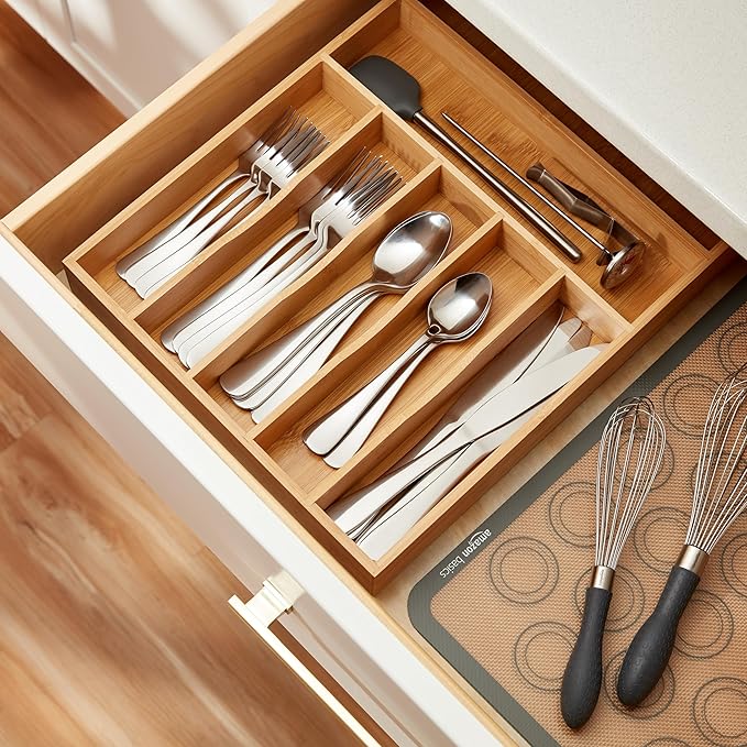 Amazon Basics Silverware Set, Stainless Steel Flatware, Dishwasher Safe, Service for 4, 20-Piece Forks and Spoons, Round Edge, Everyday Use